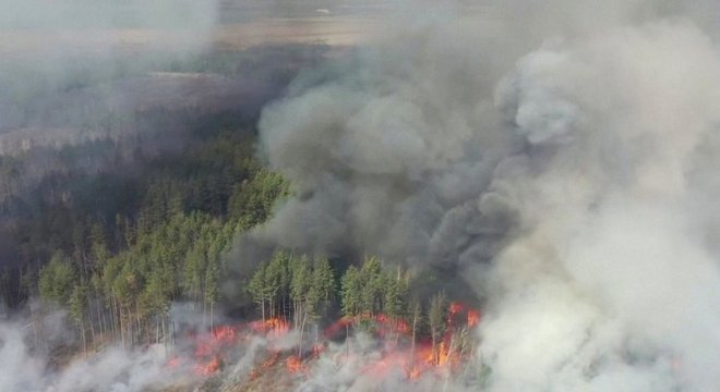 O fogo está agora a apenas 2 km da região da usina