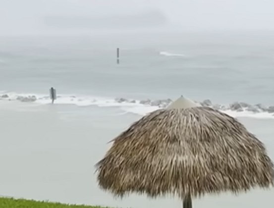 O furacão atingiu a Flórida por volta das 07h45 no horário local (08h45 no horário do Brasil), surpreendendo os especialistas que indicava a chegada do fenômeno apenas durante a tarde.