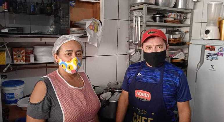 Demitidos na pandemia, Patrícia e o marido, Toninho, agora preparam refeições para viagem