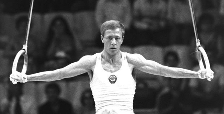 O ginasta Nikolay Andrianov conquistou 15 medalhas olímpicas pela extinta União Soviética. Ele obteve sete de ouro, cinco de prata e três de bronze entre Munique (72) e Moscou (80). 