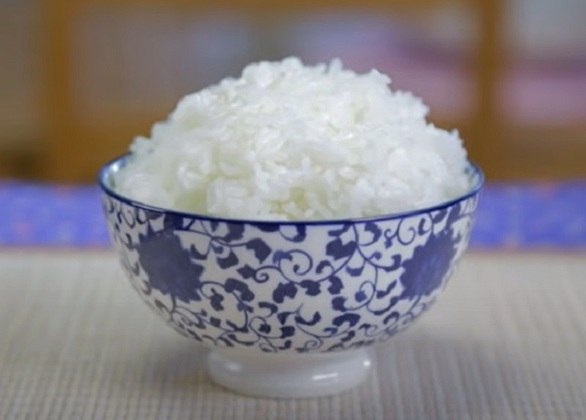 O Gohan é o tradicional arroz japonês, tão comum de encontrar quando vamos a um restaurante com a comida da região. No entanto, vale destacar que é preciso ter técnica e cuidado para fazê-lo da maneira correta.