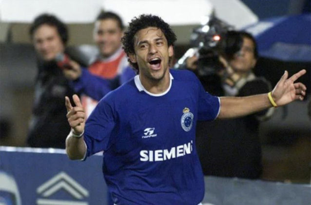 O gol de Fred chamou a atenção do Cruzeiro. O jogador estreou na Raposa no dia 5 de agosto de 2004, com direito a gol. 