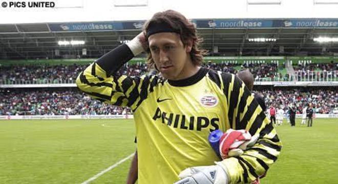 O goleiro Cássio, ídolo do Corinthians, jogou na Europa também. Foi no PSV e no Sparta Roterdam, ambos da Holanda, entre 2007 e 2011.