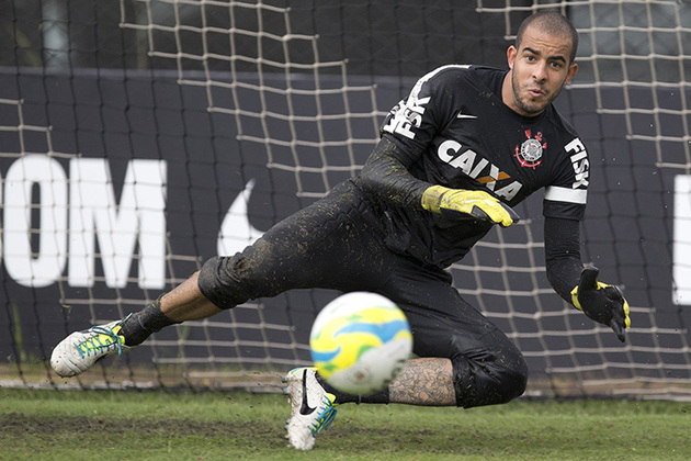 O goleiro Danilo Fernandes é natural de Guarulhos (SP) e está com 33 anos. Ele chegou ao Corinthians em 2017, para integrar as categorias de base do clube paulista. Em 2009, foi promovido ao time profissional. 