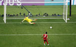 O goleiro errou o canto, mas saiu na foto no segundo gol do Irã na goleada sofrida contra a Inglaterra (6 a 2)