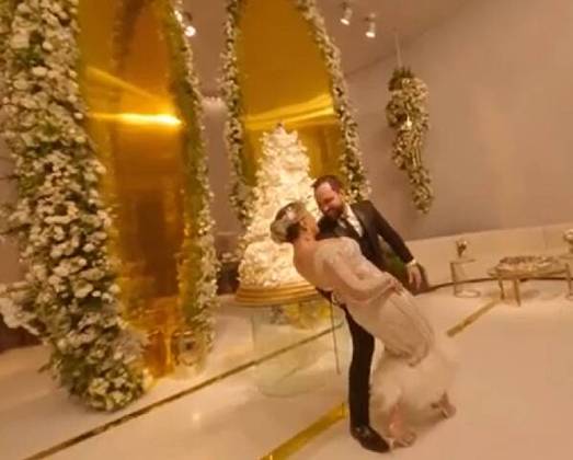 O golpista escolheu Dubai, nos Emirados Árabes, para se casar com sua parceira, Kelly Camargos, em janeiro do ano passado, por exemplo.