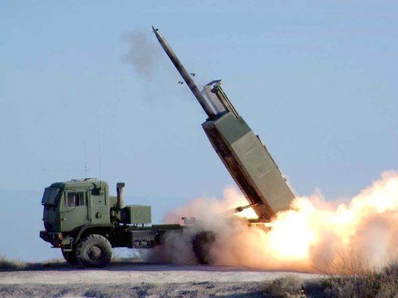 O governo dos EUA forneceu para a Ucrânia o sistema de mísseis de precisão Himars (High Mobility Artillery Rocket System). 