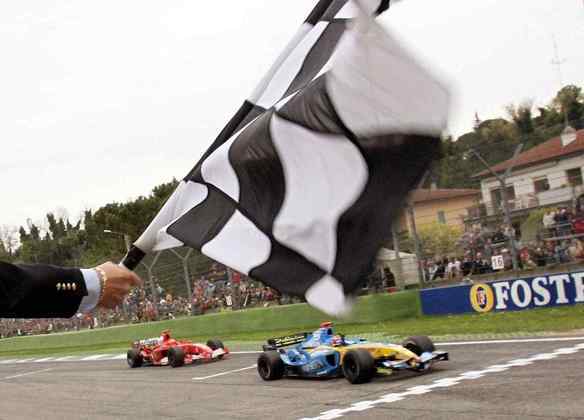 O GP de San Marino de 2005 marcou um duelo de gerações. Durante muitas voltas, Fernando Alonso segurou os ataques de Michael Schumacher e levou a Renault para mais uma vitória na temporada, por apenas 0s215 de diferença