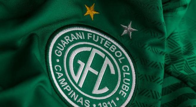 O Guarani tem uma estrela dourada e uma prateada em seu escudo. A dourada representa o Brasileiro de 1978 e prateada  o ttulo da Taa de Prata de 198). O clube paulista ainda inclui uma estrela dourada em sua bandeira em homenagem a Everaldo, nico do clube presente na conquista da Copa do Mundo de 1970.