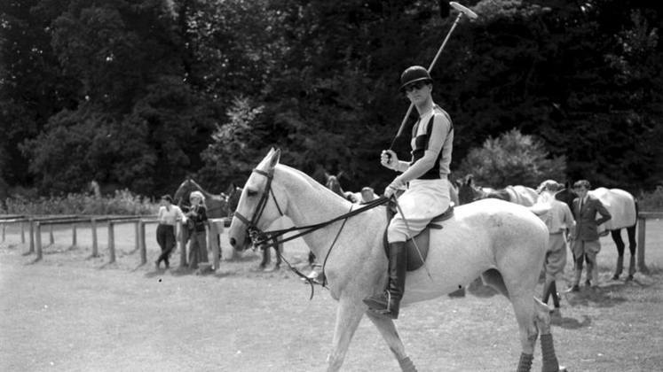 O hipismo sempre esteve vivo na família da Rainha. O Príncipe Philip também era outro membro que praticava o esporte.