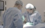 E ainda: o cirurgião plástico Alexandre Munhoz se depara com um desejo comum entre muitas mulheres: trabalhar a autoimagem com um procedimento nos seios