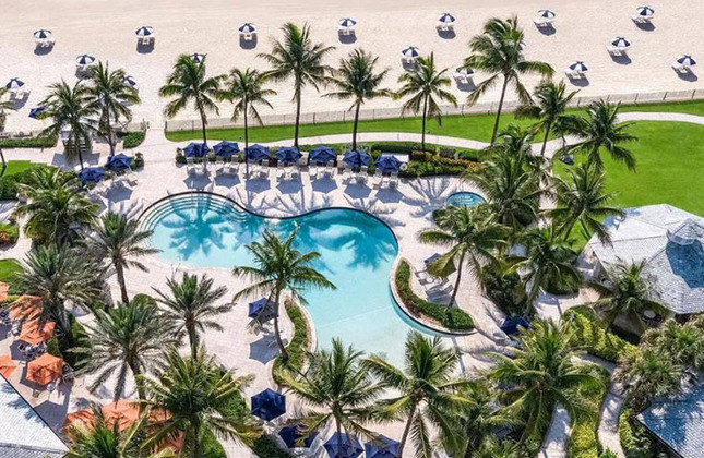 O hotel foi fundado em 1896, por Henry M. Flagler, um dos maiores empresários  dos EUA. Hoje, o local é um dos símbolos de Palm Beach, uma das praias mais famosas da Flórida, dos Estados Unidos e do mundo. Suas diárias custam cerca de 5 mil reais. 
