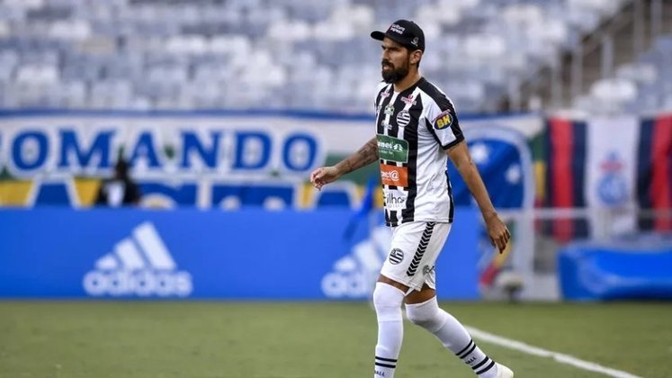 O ídolo do Botafogo anunciou sua aposentadoria em maio de 2021, porém retornou aos gramados três meses depois pelo Olimpia, do Uruguai