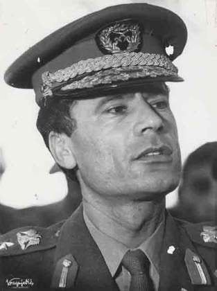 O início das obras ocorreu em 1983, durante o governo ditatorial de Muammar Gaddafi (morto em 2011). 