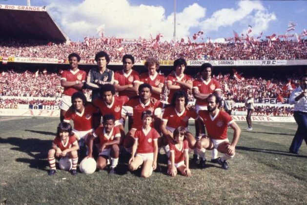  O Internacional, de Porto Alegre, tem três títulos: 1975, 1976 e 1979. 