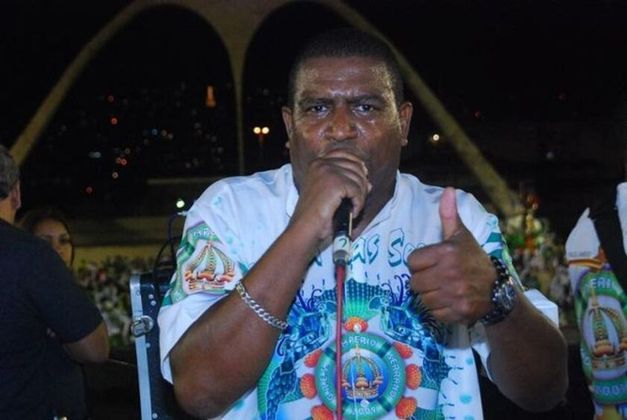 O intérprete é um dos mais premiados da história do carnaval carioca e atualmente defende a União da Ilha do Governador. Nego já entoou sambas clássicos na avenida como 