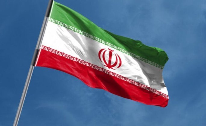 O Irã é um dos países mais militarizados do mundo, com potencial para criar muitas bombas atômicas. O país também tem denúncias de perseguição a minorias religiosas. As mulheres não têm os mesmos direitos dos homens. 