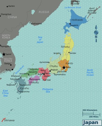 O Japão fica na Ásia Oriental, a leste do Mar do Japão, China, Coreia do Norte e Rússia. Estende-se desde o Mar de Okhotsk, ao norte, até o Mar da China Oriental e Taiwan, ao Sul. 