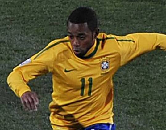 O jogador participou de inúmeras competições pela Seleção Brasileira, incluindo as Copas do Mundo de 2006 e 2010. Com a amarelinha, ele conquistou duas vezes a Copa das Confederações (2005 e 2009).
