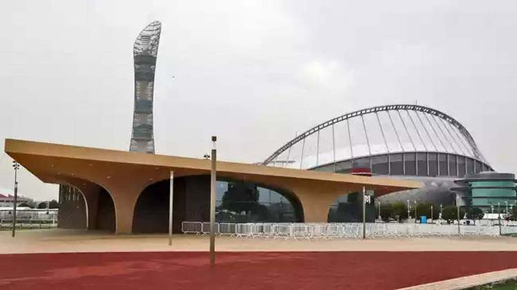 O Khalifa Internacional foi reformado para o Mundial de 2022. Foi o primeiro estádio reformado a ser inaugurado para a Copa do Mundo. 