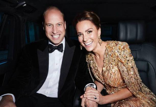 O lançamento do trailer da série, no final de novembro, foi considerado uma afronta ao príncipe William, irmão de Harry, e sua esposa, Kate Middleton. Eles estavam nos EUA. 