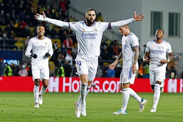 O líder desse grupo é o Real Madrid, que tem 12 pontos. Ele venceu o Sheriff Tiraspol, na Moldávia, por 3 a 0. 