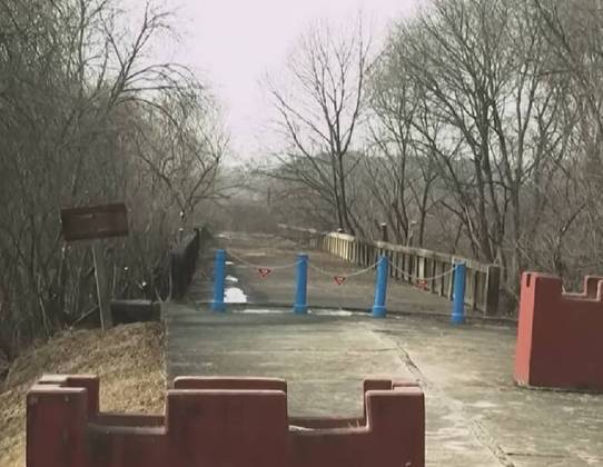 O local divide as duas Coreias por uma barreira de concreto.