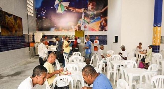 Restaurante popular oferece refeições a R$ 6,71 e gratuitas no Recife, Pernambuco