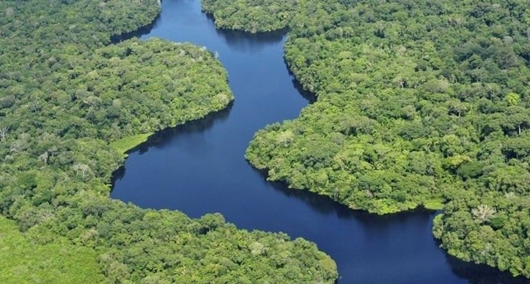 O maior aquífero do mundo é o de Alter do Chão, localizado no Pará, Amapá e Amazonas, e possui mais de 126 km³ de água.