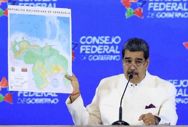 O mapa incorpora ao território venezuelano a região de Essequibo, que faz parte da Guiana. 