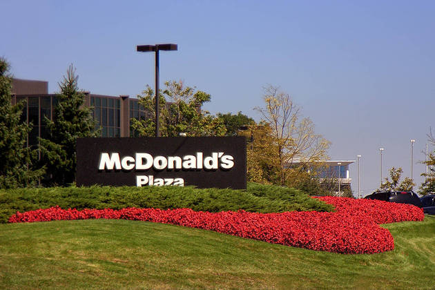 O McDonald's  é a maior cadeia de fast food do mundo, servindo cerca de 68 milhões de clientes por dia.