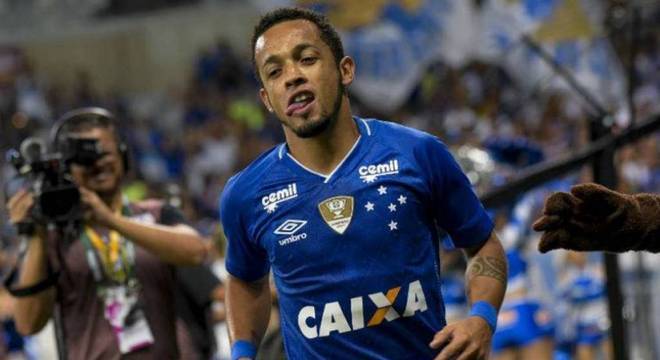 O meia Rafinha de 35 anos pode renovar com o Cruzeiro para mais uma temporada ou assinar um pré-contrato com outra equipe para 2019