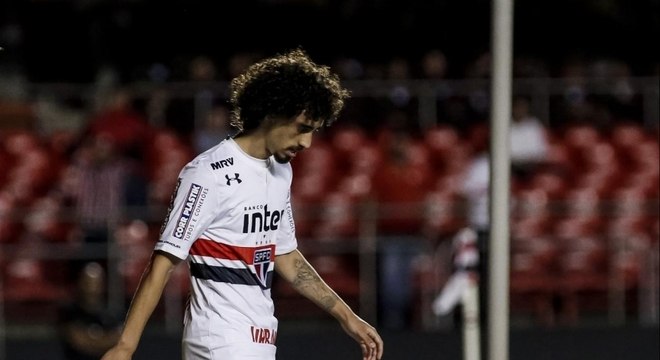 O meia Valdívia foi liberado do São Paulo e acertou com o Al Ittihad, da Arábia Saudita. O vínculo firmado entre o jogador e o clube foi de empréstimo por uma temporada. Valdí