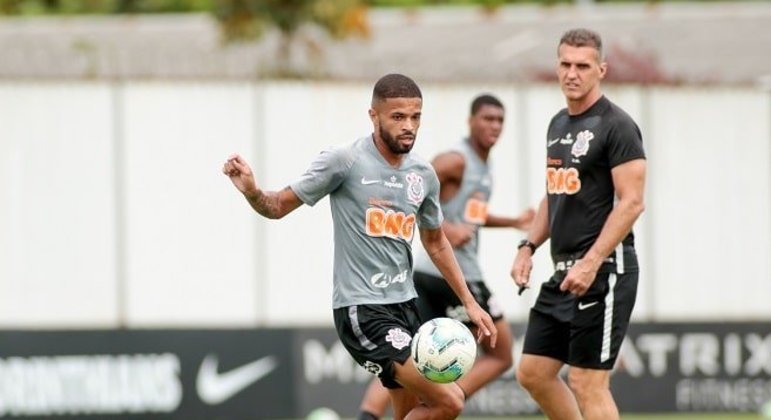 O meia Vitinho foi emprestado ao Vasco da Gama até o fim desta temporada. 