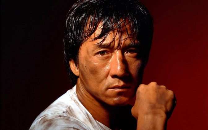 O mestre do Kung-Fu Jackie Chan está produzindo um filme de propaganda sobre um episódio histórico verdadeiro. 