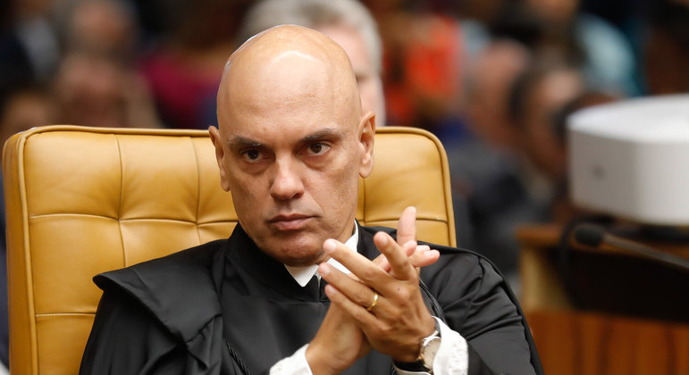 O ministro Alexandre de Moraes mandou soltar 137 presos por atos extremistas de 8 de janeiro