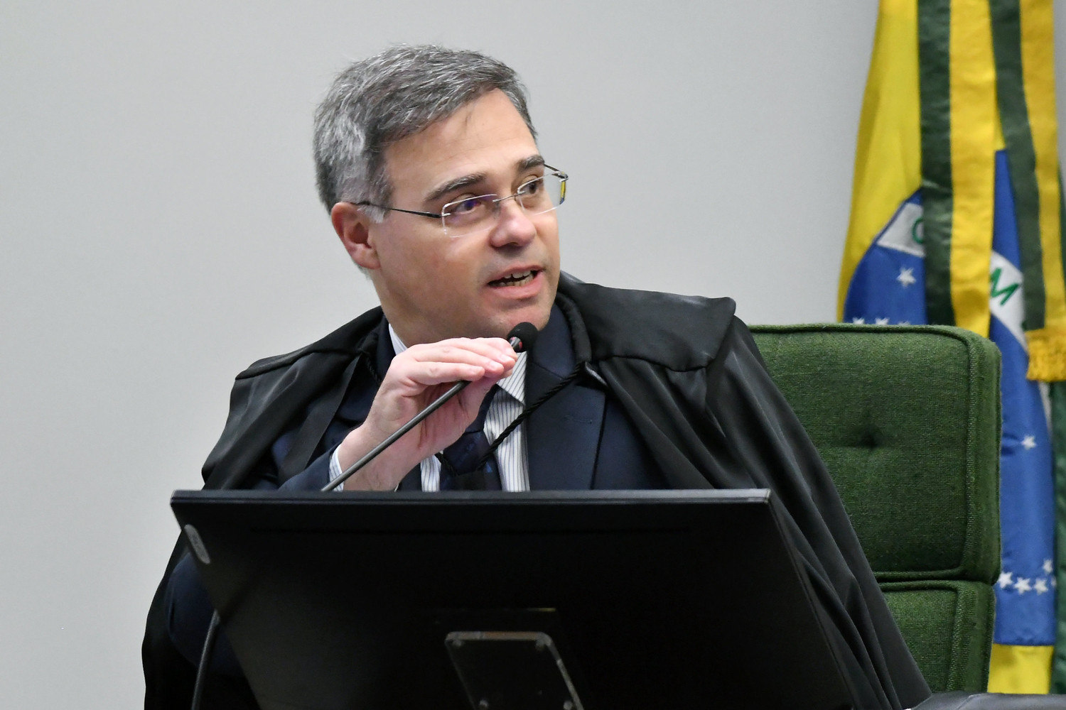 mendon-a-e-nunes-marques-votam-contra-suspens-o-da-lei-do-piso-da