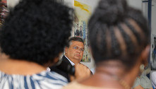 Dino vai a favela do Rio sem escolta; deputados querem interrogá-lo sobre visita 