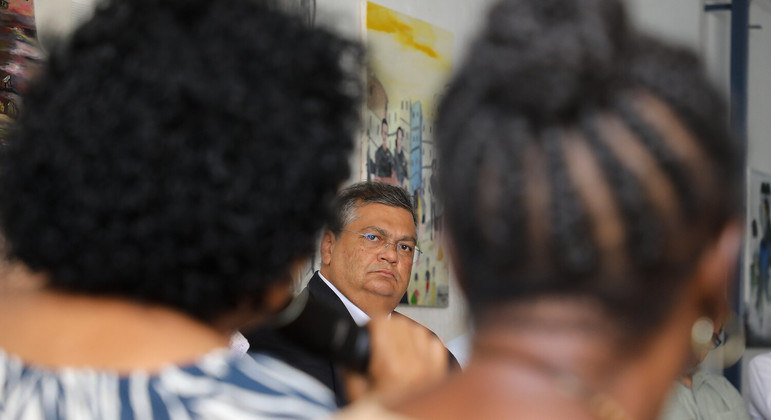 O ministro da Justiça e Segurança Pública, Flávio Dino, em evento no Complexo da Maré (RJ)