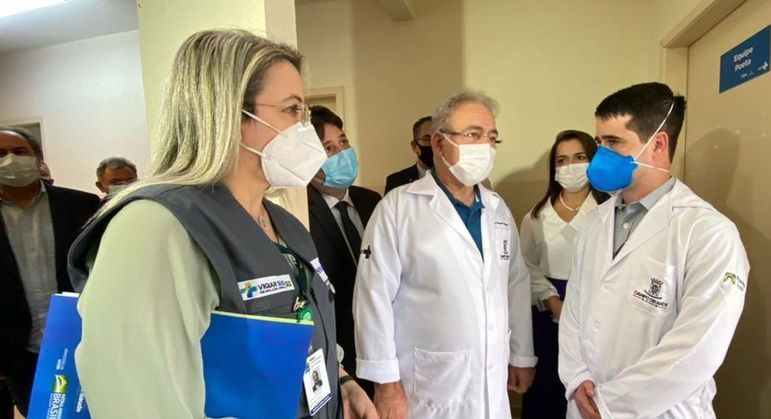 Queiroga: 'Como anunciar a terceira dose se não aplicamos a primeira dose em 100% da população brasileira?'