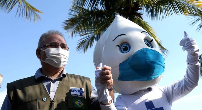 Queiroga participa da campanha "PaqueTá Vacinada", na Ilha de Paquetá, com a Maria Gotinha