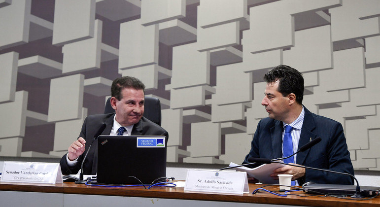 O ministro de Minas e Energia, Adolfo Sachsida, em audiência no Senado