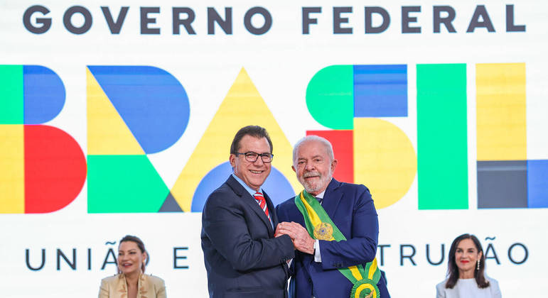O ministro do Trabalho, Luiz Marinho, e o presidente Luiz Inácio Lula da Silva (PT)
