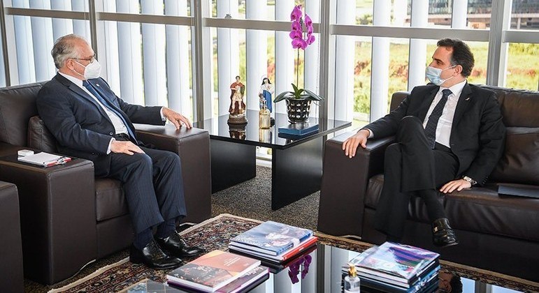Ministro Edson Fachin, presidente do TSE, com o presidente do Senado, Rodrigo Pacheco