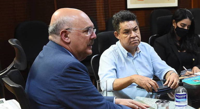 O ministro Milton Ribeiro em reunião com o pastor Arilton Moura (de camisa azul claro) 