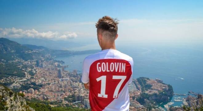 O Monaco anunciou, nesta sexta-feira, a contratação do russo Aleksandr Golovin. O jogador foi um dos destaques da boa campanha da Rússia na Copa do Mundo e assina contrato com