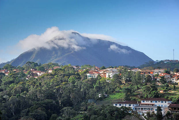 O município de Teresópolis fica na Região Serrana do estado do RJ, a uma altitude de 869 metros. 