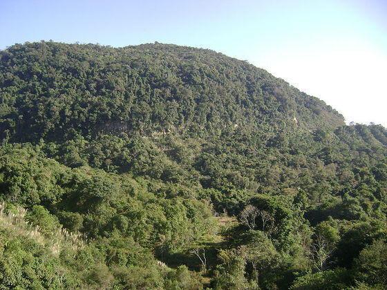 O município faz parte do Terceiro Planalto Paranaense, a uma altitude de 650 metros na área urbana. 