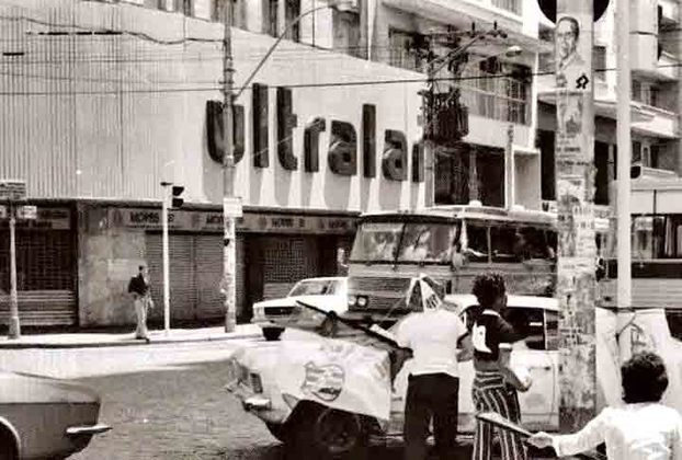 O negócio evoluiu a ponto de a empresa abrir um hipermercado, o Ultracenter Ultralar, que seria vendido ao Carrefour. Nos anos 90, a Ultralar foi comprada pelo Grupo Susa Vendex e, depois, passou às mãos do empresário Paulo dos Santos. 