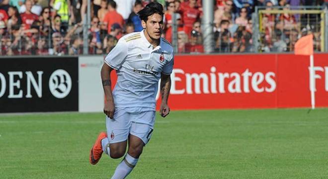 O Palmeiras voltou a conversar com Gustavo Gómez, zagueiro do Milan, e avança para desta vez conseguir concluir sua contratação. O paraguaio de 25 anos deve ser emprestado por